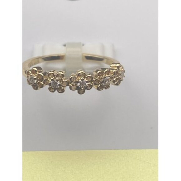 NWT Band Ring 18k Gold Plate Over Brass Essentials Sz 6 Retail $50 Dainty Flower - Picture 3 of 6
